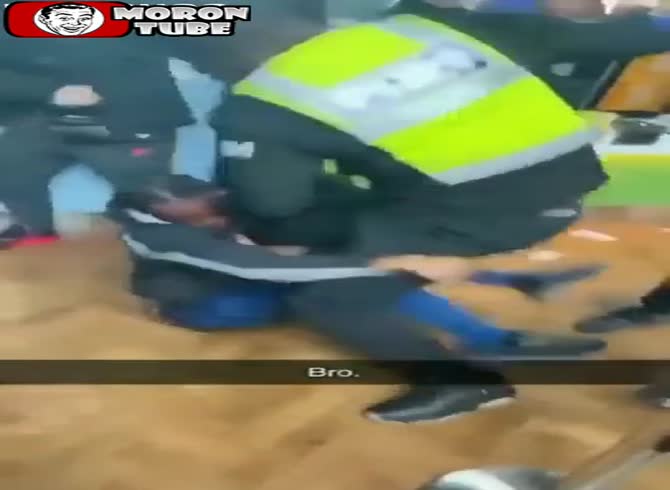 Video :When security personnel catch robbers in the act, they tenderize them
